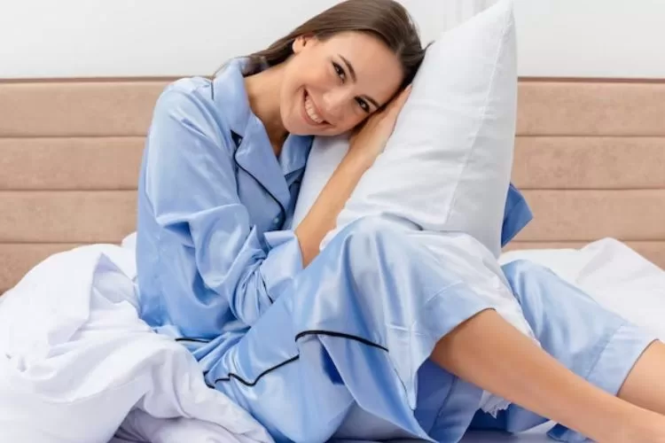 sleeping on a satin silk pillowcase help skin